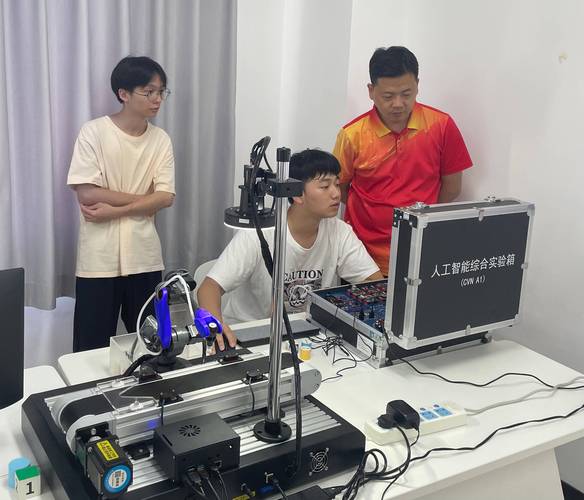 深职院携手比邻星科技，人工智能实验室再添三款经典产品，助推基础软件开发教学